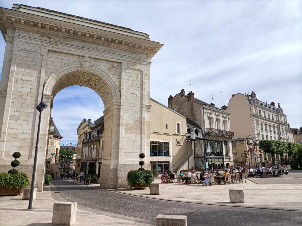 Nevers A La Porte De Paris 외부 사진